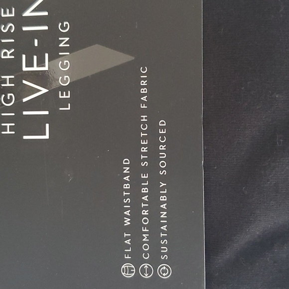 🆕️ Simply Vera Black Leggings - Picture 2 of 3